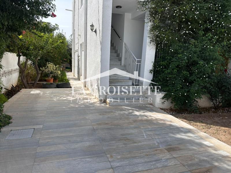 Etage de villa S+3 à La Marsa